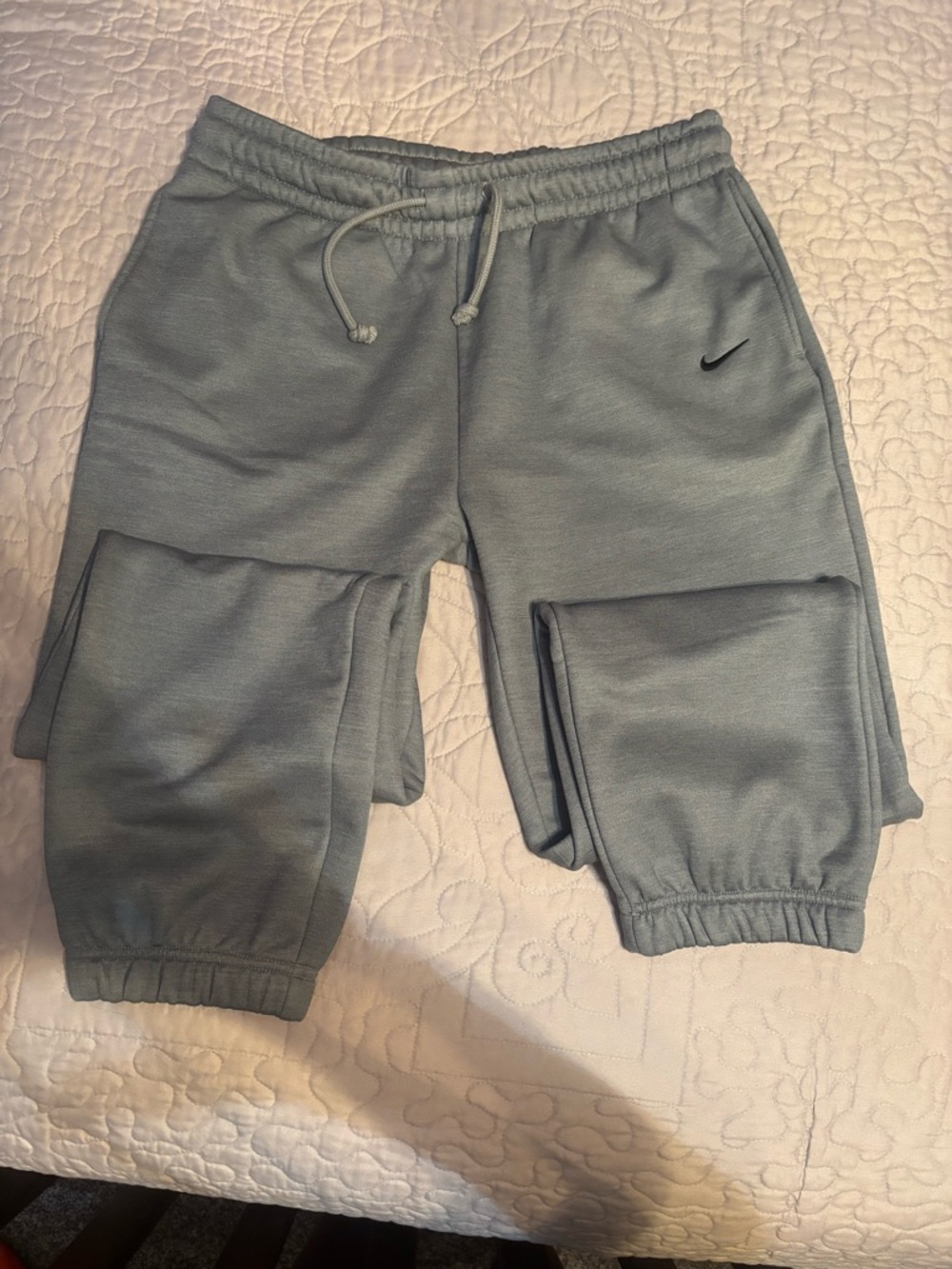 Nike Men's Heather Gray Jogger Sweatpants with Swoosh